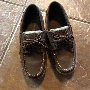 Boys Sperrys size 3